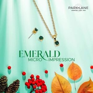 Emerald Micro Impression Set Necklace and Earrings NWT